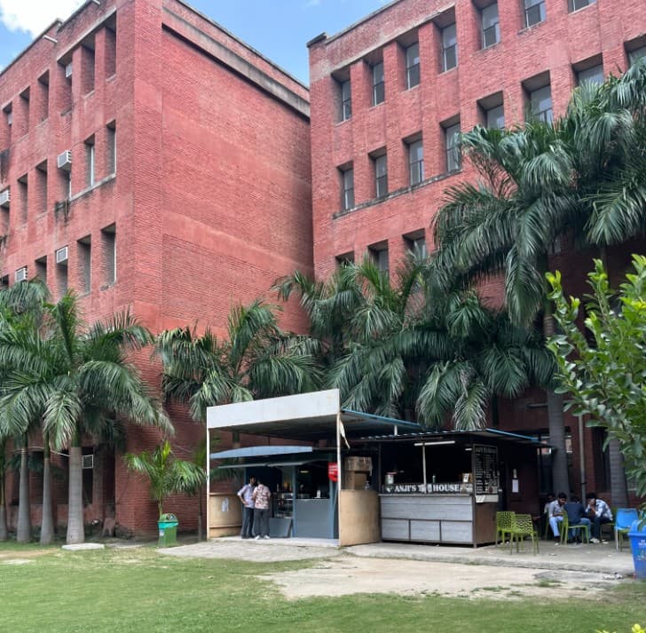 Lloyd Law College Greater Noida Facilities photo 1